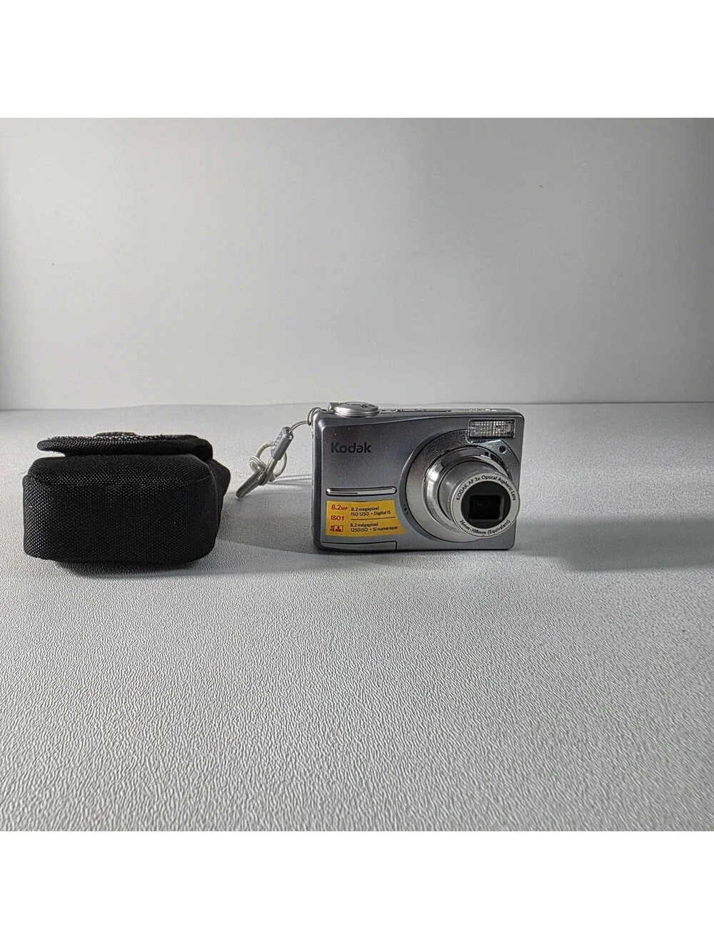 Kodak EasyShare C813 8.2MP Compact Digital Camera W/SD Card & Case
